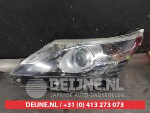 Gebruikte Koplamp links Toyota Avensis Wagon (T27) 2.0 16V D-4D-F Prijs € 150,00 Margeregeling aangeboden door V.Deijne Jap.Auto-onderdelen BV