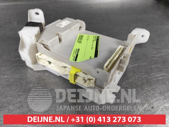 Lexus CT 200h Fuse box O650335