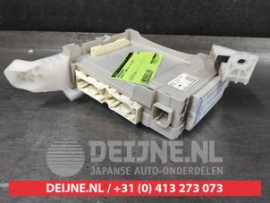 Lexus CT 200h Fuse box O650335 photo 2