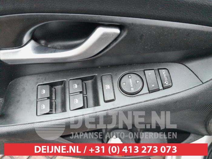 Hyundai I30 Combischakelaar ramen O650401