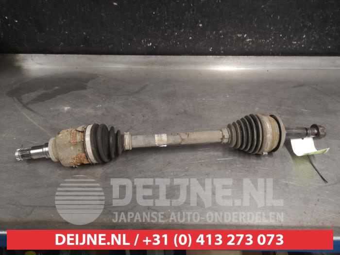 Gebruikte Aandrijfas links-voor Toyota Verso 1.8 16V VVT-i Prijs € 75,00 Margeregeling aangeboden door V.Deijne Jap.Auto-onderdelen BV