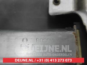 Toyota Yaris Window mechanism 4-door, front left O650685 photo 3