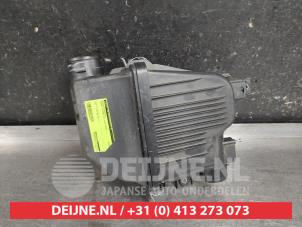 Gebruikte Luchtfilterhuis Suzuki Vitara (LY/MY) 1.0 Booster Jet Turbo 12V Prijs € 100,00 Margeregeling aangeboden door V.Deijne Jap.Auto-onderdelen BV