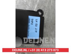 Suzuki Vitara Combischakelaar ramen O651158 foto 2