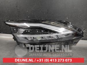 Gebruikte Koplamp rechts Nissan Qashqai (J12) 1.5 VC-T e-Power 16V Prijs € 750,00 Margeregeling aangeboden door V.Deijne Jap.Auto-onderdelen BV