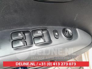Hyundai I10 Combischakelaar ramen O651380 foto 3