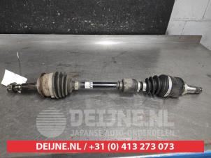 Gebruikte Steekas links-voor Toyota Yaris III (P13) 1.5 16V Dual VVT-iE Prijs € 50,00 Margeregeling aangeboden door V.Deijne Jap.Auto-onderdelen BV