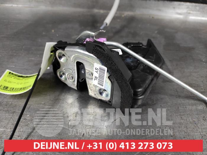 Kia Stonic Deurslot Mechaniek 4Deurs links-achter O651576