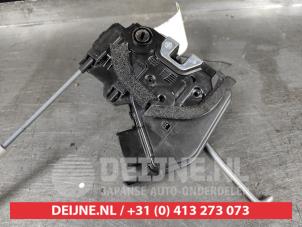 Kia Stonic Deurslot Mechaniek 4Deurs links-achter O651576 foto 2
