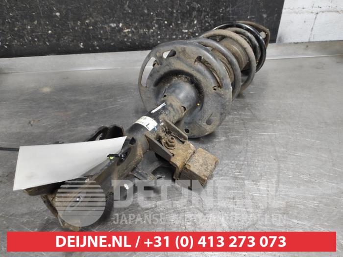 Mazda CX-3 Stoßdämpferstrebe links vorne O651655