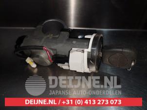 Nissan Primera Kontaktslot+Sleutel O335068 foto 2