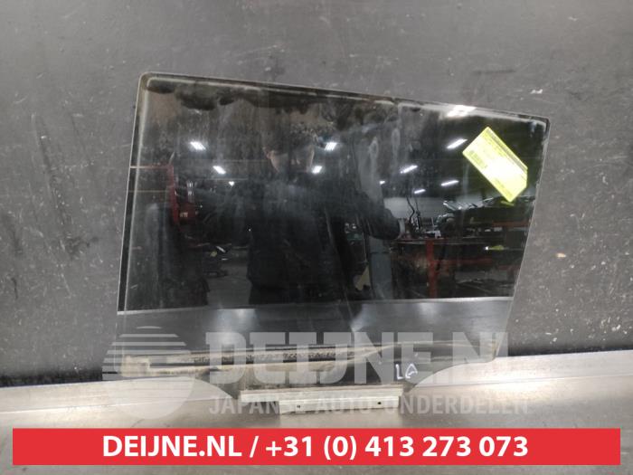 Suzuki SX-4 Portierruit 4Deurs links-achter O652770