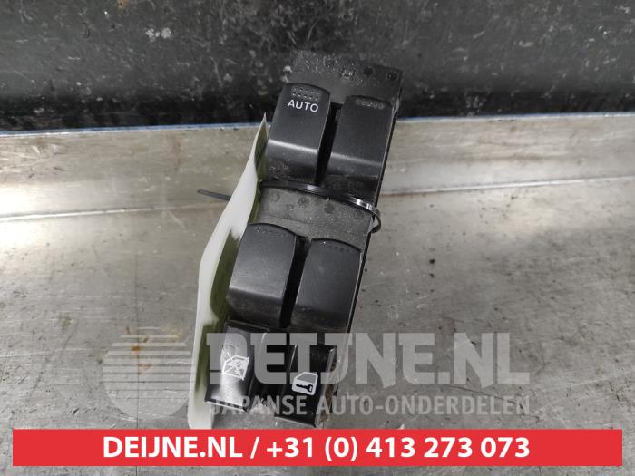 Suzuki Swift Kombischalter Fenster O652950