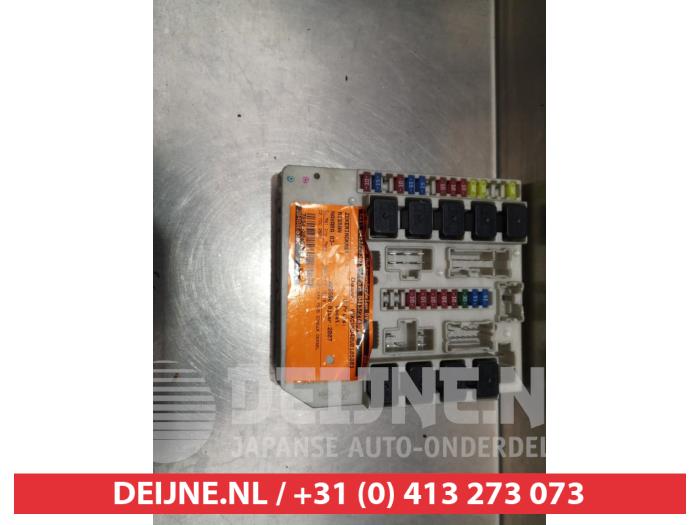 Nissan Navara Fuse box O350284