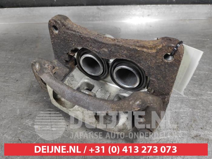 Mitsubishi Pajero Bremszange rechts vorne O652995