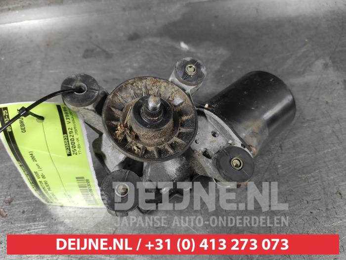 Mitsubishi Pajero Front wiper motor O653009