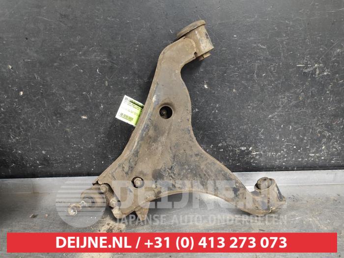 Mitsubishi Pajero Draagarm onder links-voor O653028