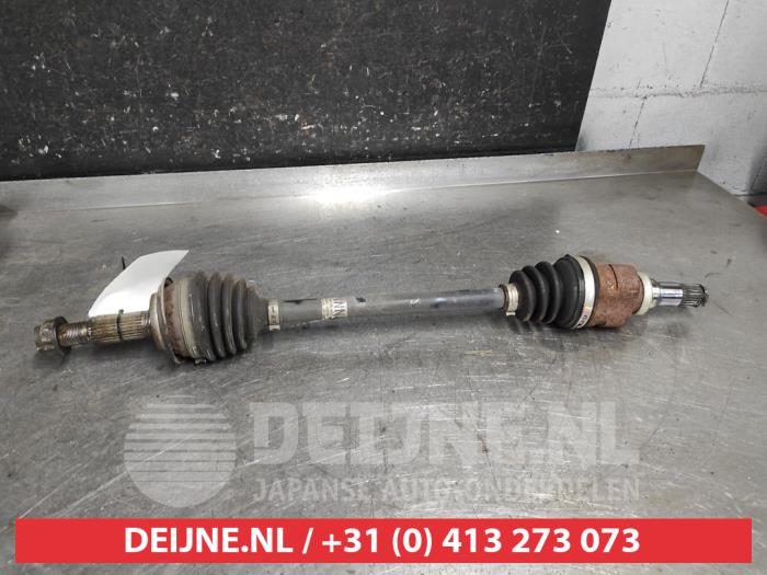 Toyota Yaris Aandrijfas links-voor O653598