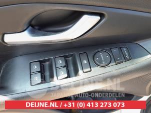 Hyundai I30 Kombischalter Fenster O654057 foto 3