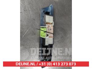 Nissan King Cab Combischakelaar ramen O654300 foto 2