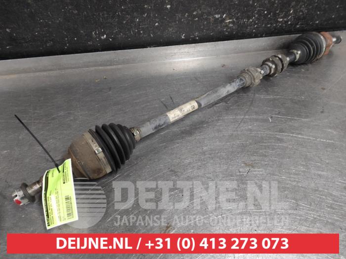 Gebruikte Aandrijfas rechts-voor Nissan Micra (K14) 0.9 IG-T 12V Prijs € 75,00 Margeregeling aangeboden door V.Deijne Jap.Auto-onderdelen BV