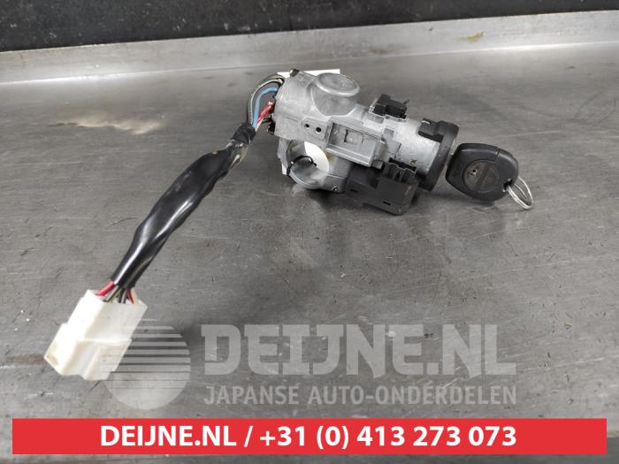 Nissan King Cab Kontaktslot+Sleutel O654812