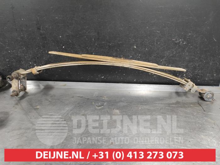 Nissan King Cab Bladveer achter O654854
