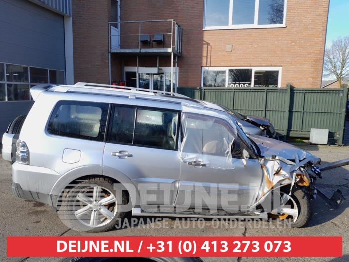 Mitsubishi Pajero Rear door 4-door, right O654923
