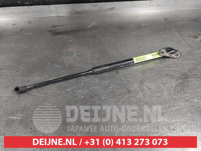 Toyota Auris Gasdemper rechts-achter O655045