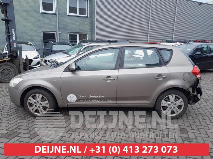 Kia Ceed Rear door window 4-door, left O655082