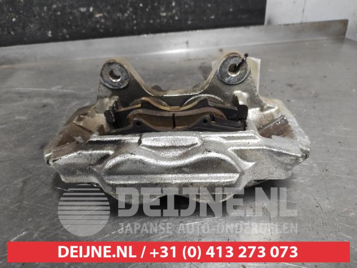 Mitsubishi Pajero Remklauw (Tang) links-voor O655344