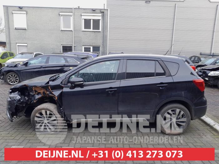 Suzuki SX-4 Door window 4-door, front left O655409