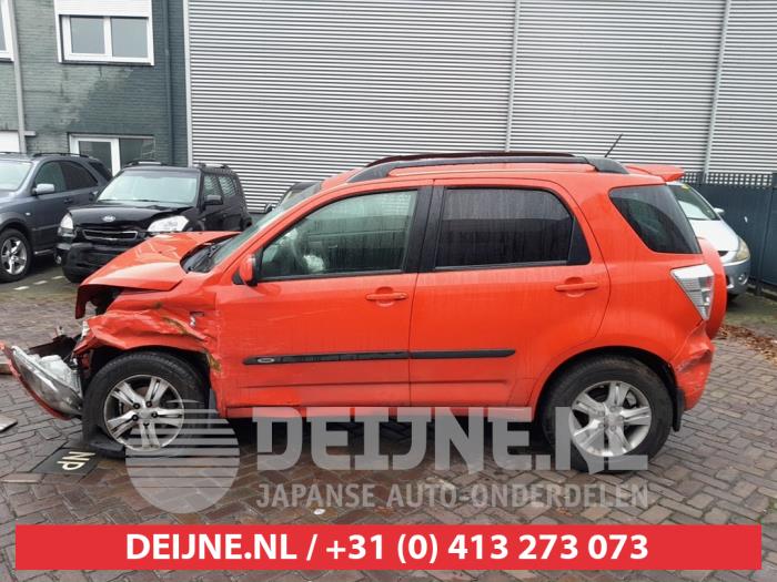 Daihatsu Terios Portierruit 4Deurs links-voor O655618