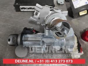 Daihatsu Terios Ignition lock + key O655925 photo 2