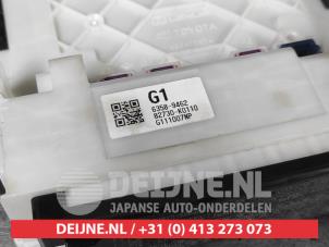 Toyota Yaris Sicherungskasten O656169 foto 2