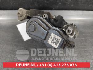 Toyota Yaris Rear brake calliper, right O656174 photo 3