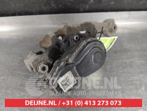 Toyota Yaris Rear brake calliper, left O656176 photo 3