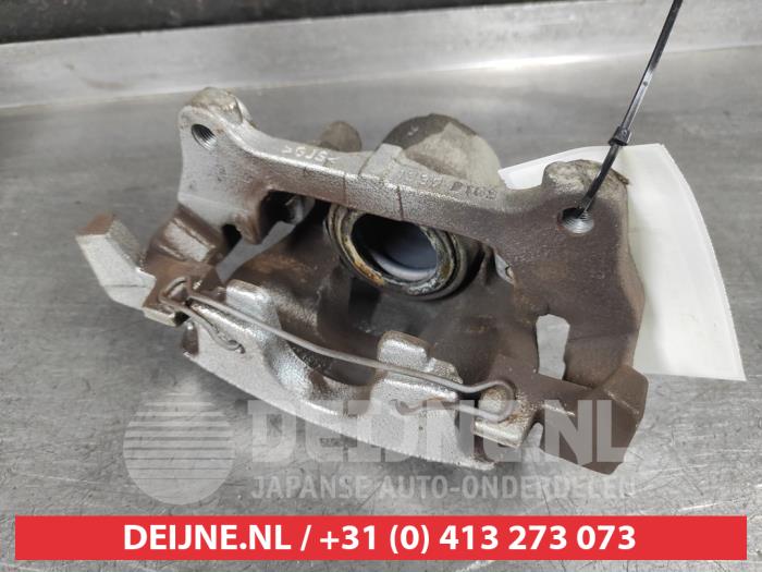 Toyota Yaris Remklauw (Tang) links-voor O656177