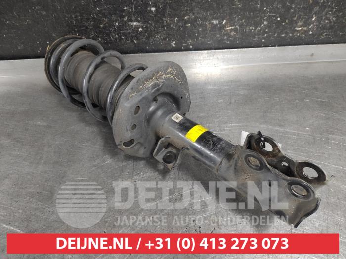 Toyota Yaris Stoßdämpferstrebe links vorne O656183