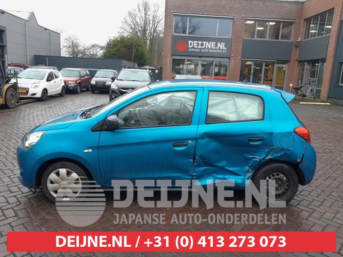 Mitsubishi Space Star Türscheibe 4-türig links vorne O656308