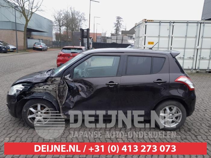 Suzuki Swift Portierruit 4Deurs links-achter O656518