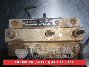 Mitsubishi Pajero ABS Pomp O338049 foto 4