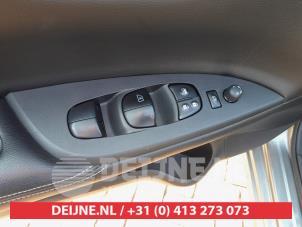 Gebruikte Combischakelaar ramen Nissan Pulsar (C13) 1.2 DIG-T 16V Prijs € 50,00 Margeregeling aangeboden door V.Deijne Jap.Auto-onderdelen BV