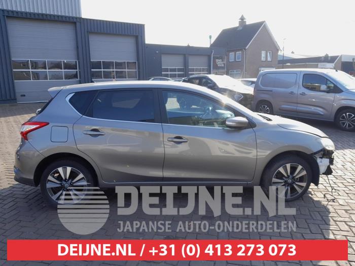 Nissan Pulsar Zusätzliches Fenster 4-türig rechts hinten O656918