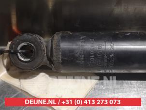Subaru Justy Schokdemper rechts-achter O379397 foto 4
