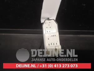 Toyota Yaris Multi-functional window switch O656998 photo 2