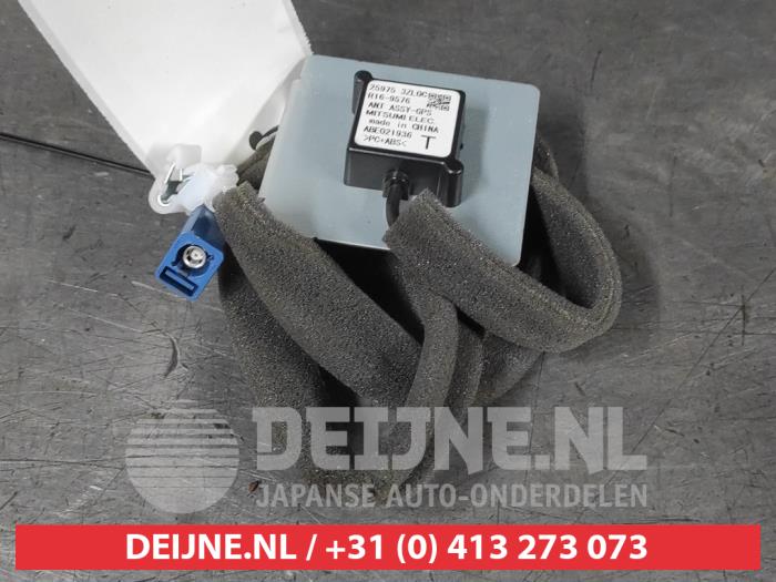 Nissan Pulsar GPS-Antenne O657226