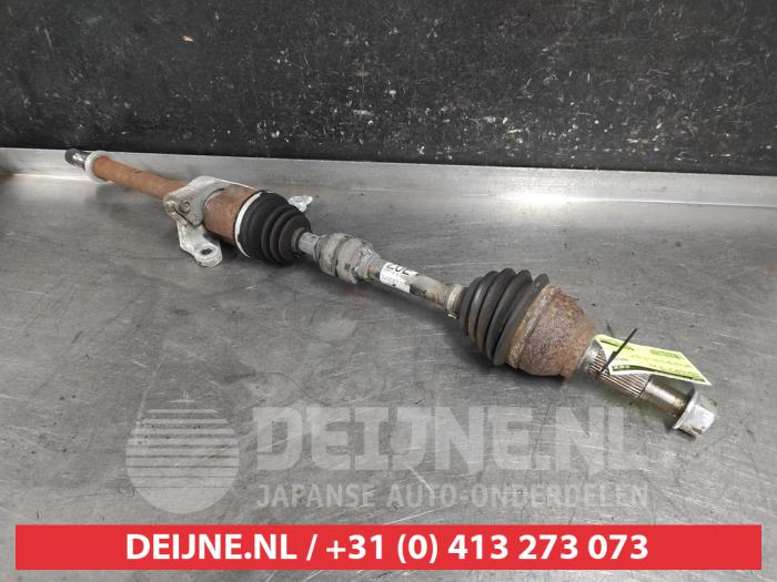 Gebruikte Steekas rechts-voor Nissan Pulsar (C13) 1.2 DIG-T 16V Prijs € 50,00 Margeregeling aangeboden door V.Deijne Jap.Auto-onderdelen BV
