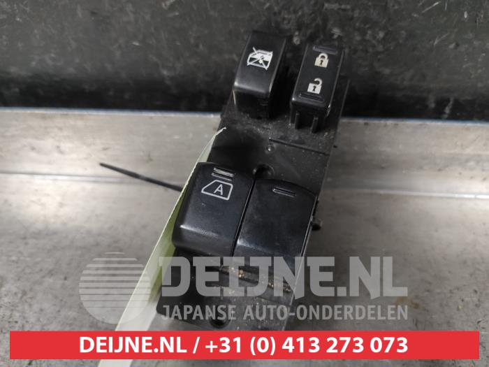 Nissan Micra Combischakelaar ramen O657396