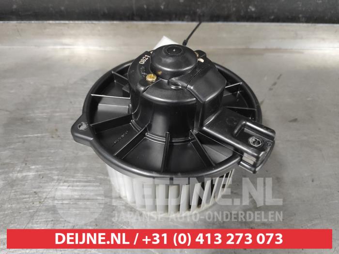 Toyota Yaris Heating and ventilation fan motor O657632
